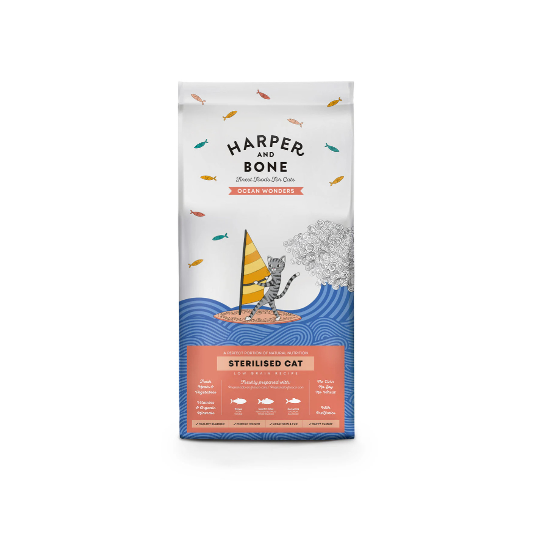 Crocchette premium Harper & Bone per gatti sterilizzati: proteine nobili, low grain, superfood, supporto urinario e peso forma. Packaging eco, crocchette gatti sterilizzati low grain, Harper & Bone Sterilised, cibo gatti sterilizzati proteico, crocchette superfood gatto sterilizzato