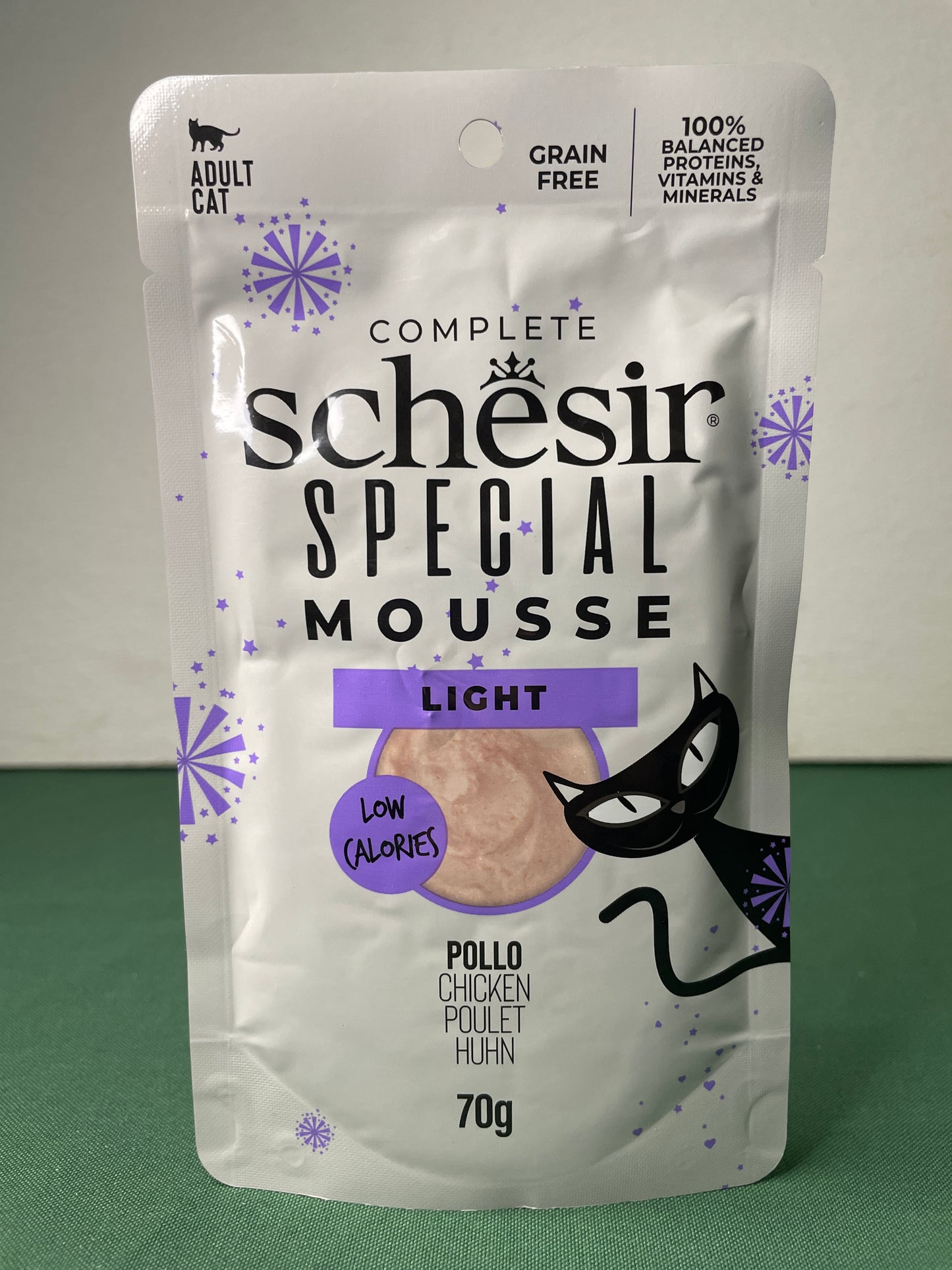 Schesir - Bustine di Umido in Mousse di Pollo per Gatti in Sovrappeso Special Mousse Light 70g