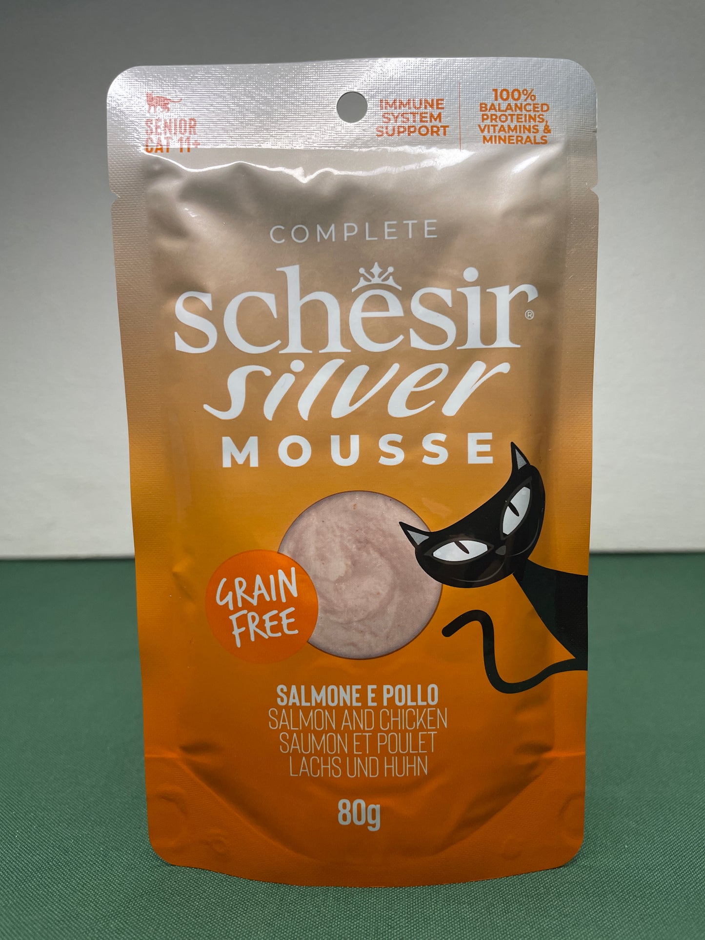 Schesir - Bustine di Umido Completo in Morbida Vellutata Senza Cereali per Gatti Anziani Silver Mousse 80g
