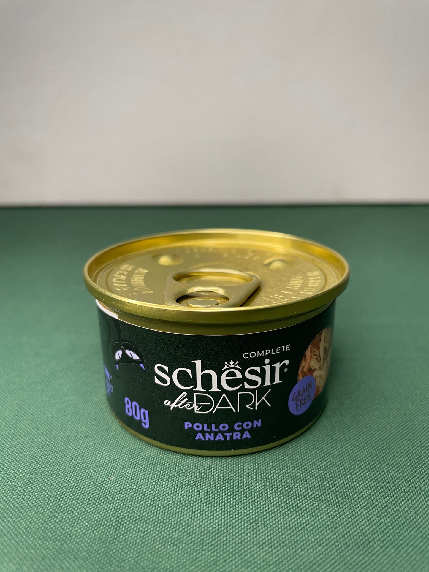 Schesir - Lattine di Umido Completo di Filetti in Brodo Senza Cereali per Gatti Adulti After Dark 80g