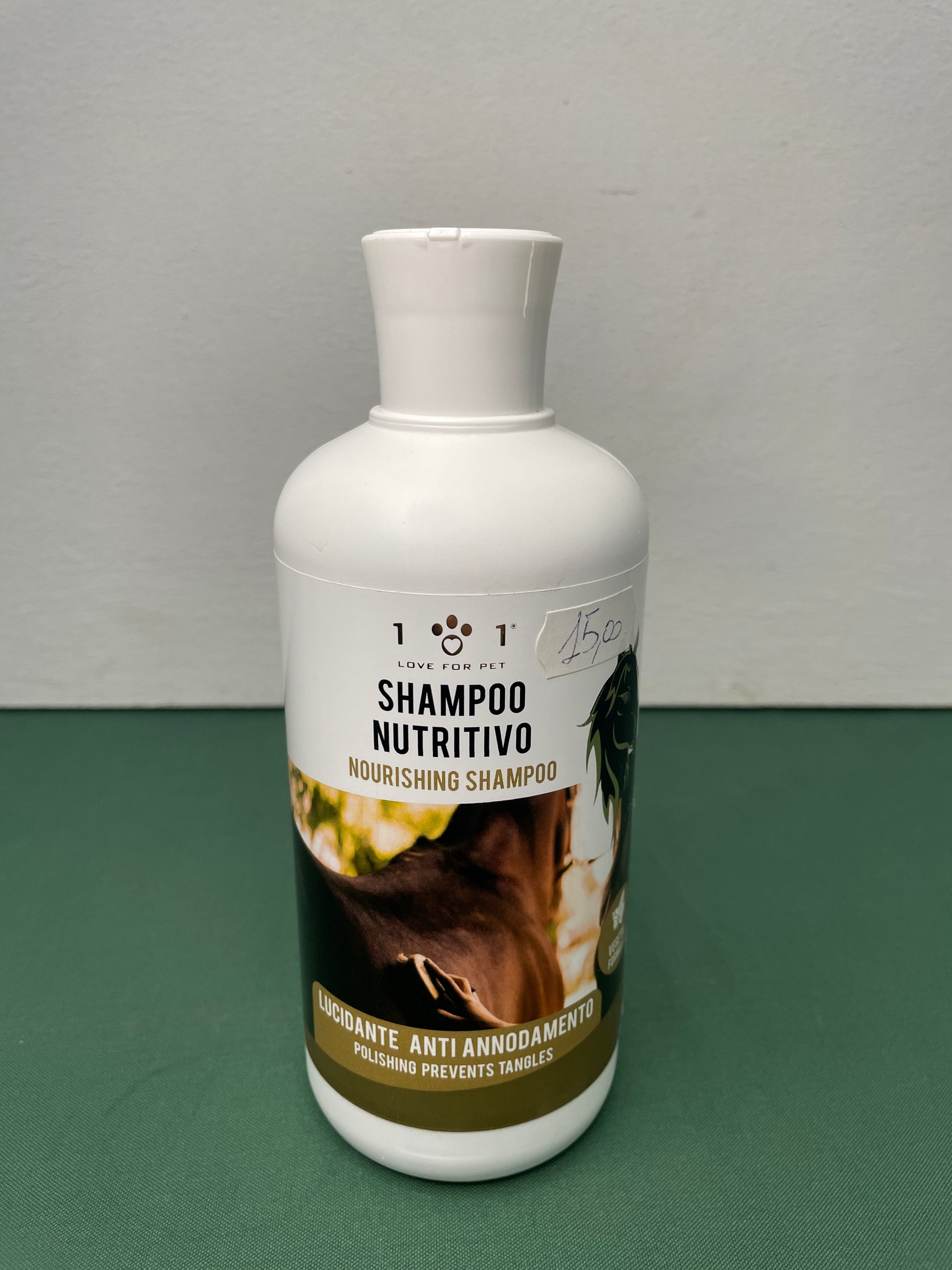 Shampoo nutritivo per la criniera dei cavalli